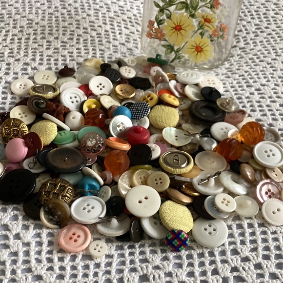 Hand Painted Vintage Canister With 2 cups of vintage buttons inside - Picture 2 of 10